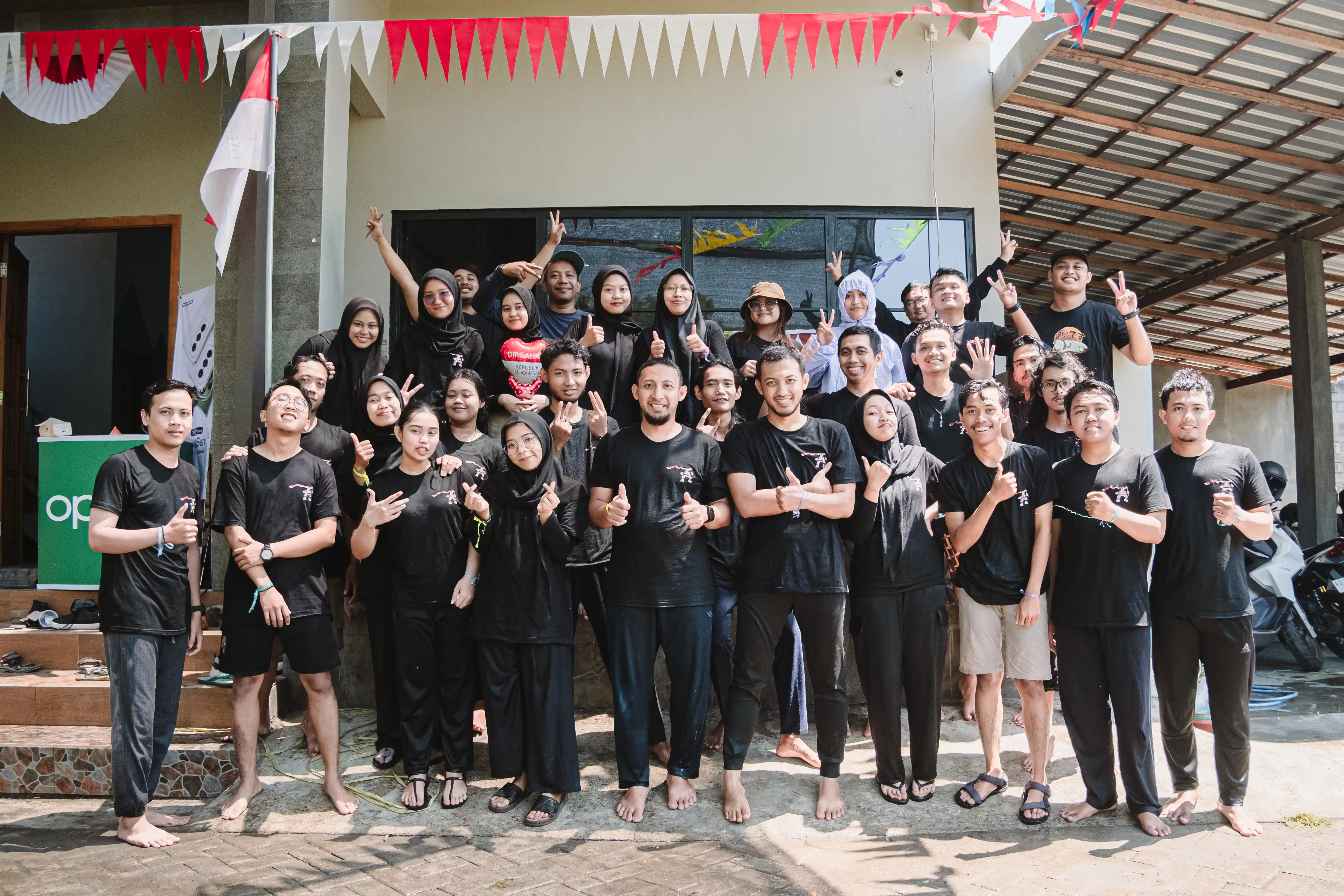 Foto tim Adiarko dalam sesi kolaborasi.